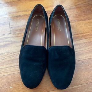 Vionic Willa Slip On Flat W8.5 Black Suede